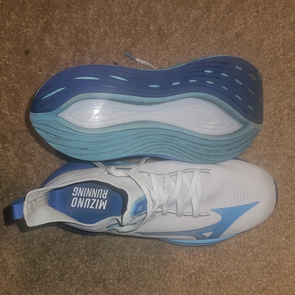 Used Mizuno Neo Vista Blue and White Running Shoes - Picture 2 of 5
